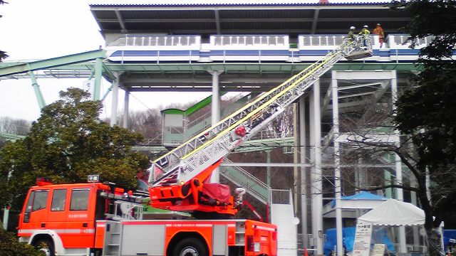 ブログ記事「スカイビュートレインの事故に はしご車出動？！」のサムネイル画像
