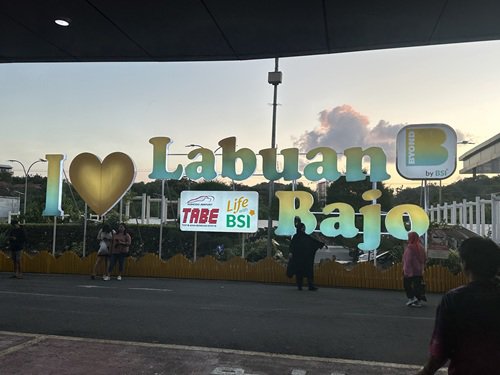 写真1　コモド空港.jpg