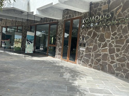 写真4　 KOMODO INFORMATION CENTER.jpg