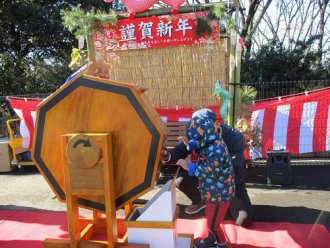 イベント「遊園地　開運巨大ガラポン大抽選会」のサムネイル画像