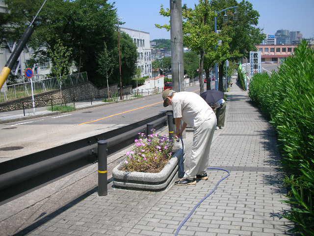 水栓からの取水はお手のもの.JPG