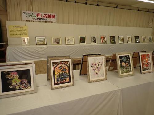 R3.8.31フルーツとフラワーの押し花絵展.JPG